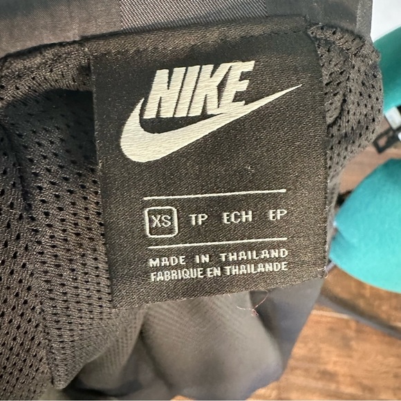 Women's Nike Sportswear Icon Clash Black Checkered Windbreaker Jacket XS - Picture 13 of 15